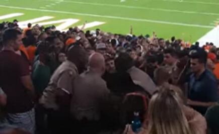 Policía golpea a una mujer en juego de Futbol Americano