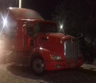 Recuperan tractocamión en Peñuelas