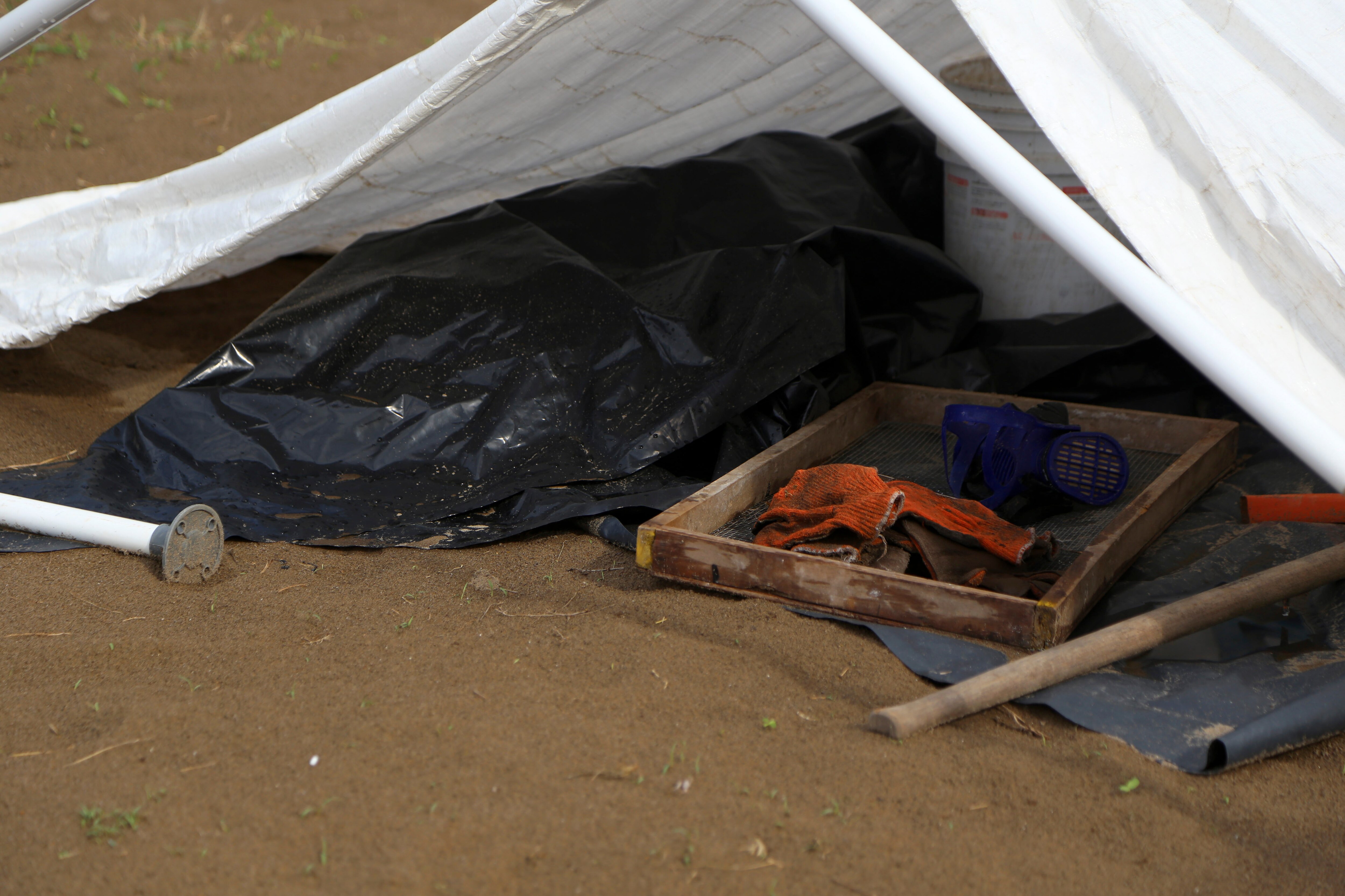 Hallan más papeles de queretanos en fosa