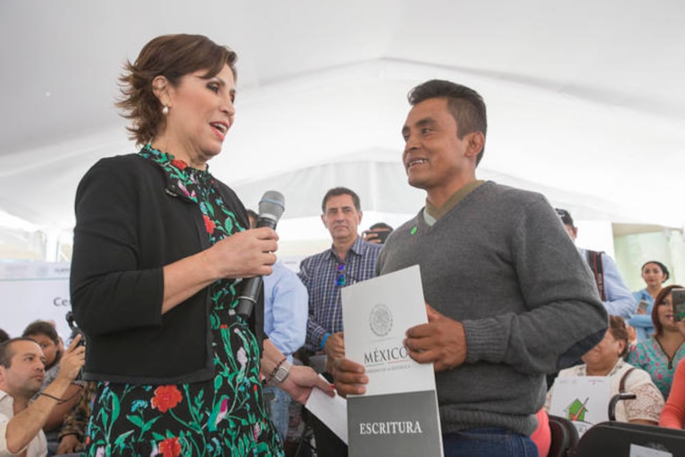 Durante el evento, la titular de la Sedatu, Rosario Robles, se comprometió a regresar al estado con el fin de entregar más obras (DEMIAN CHÁVEZ. EL UNIVERSAL)