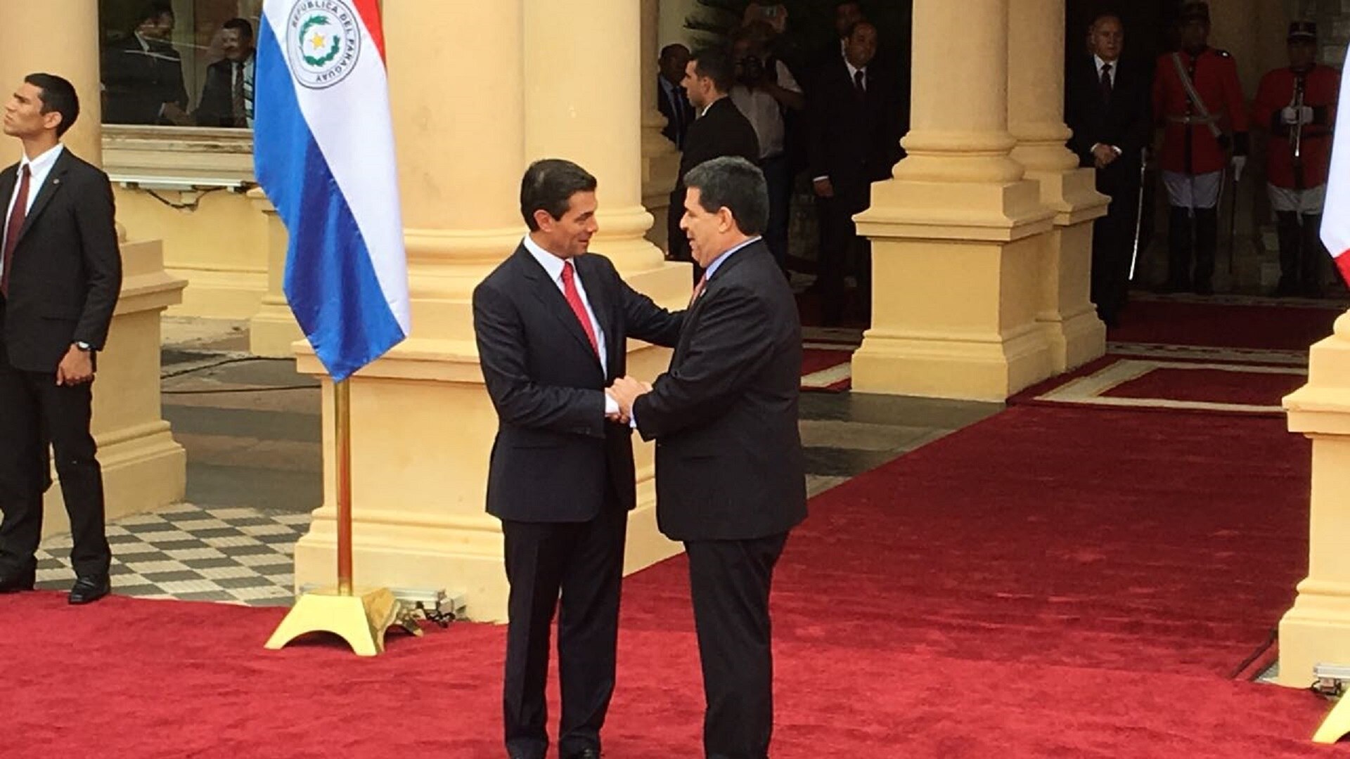 EPN fue recibido con honores en Paraguay