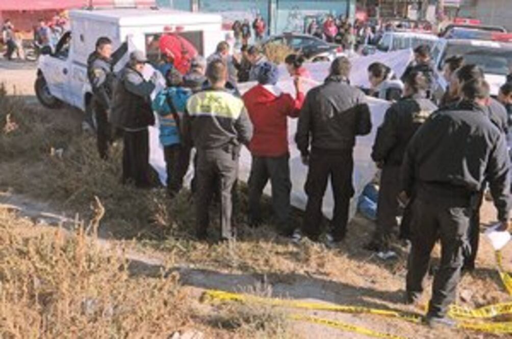 Localizan a hombre enterrado en baldío 