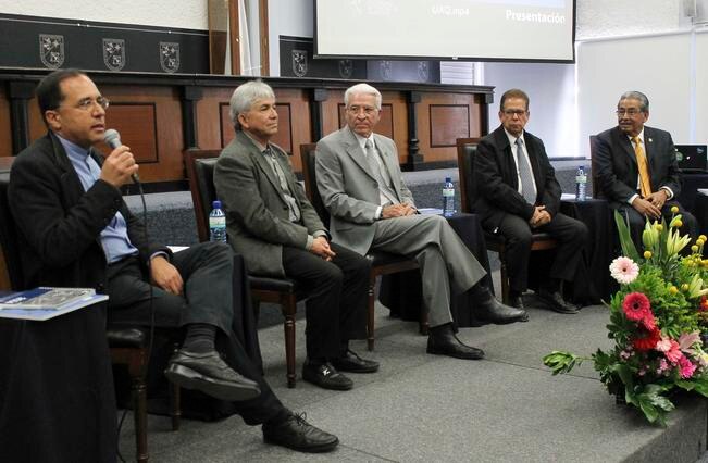Conmemora UAQ 40 años del CU con libro