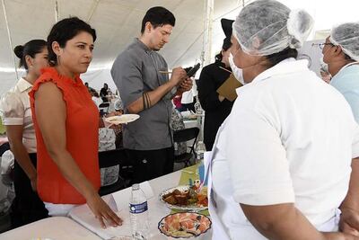 Entregan reconocimientos gastronómicos