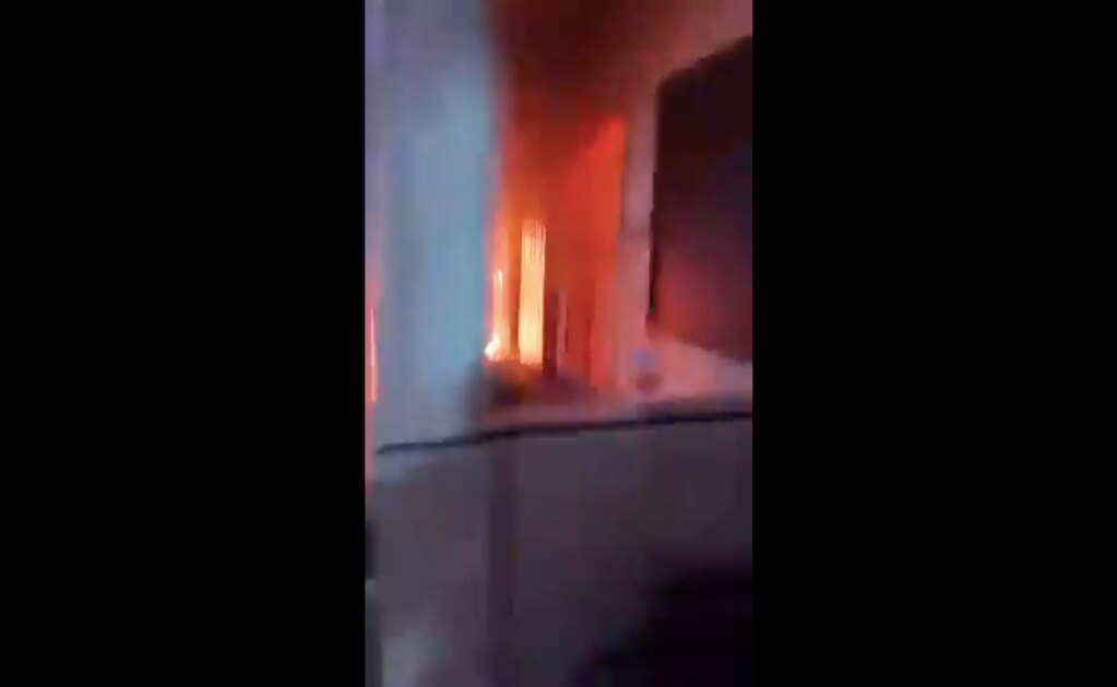 Foto: Captura de pantalla. Video. Presuntos integrantes del CJNG incendiaron la clínica San Fermín en Celaya