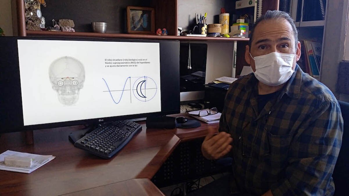 El reloj biológico es importante para la salud, explica investigador de la UNAM Juriquilla