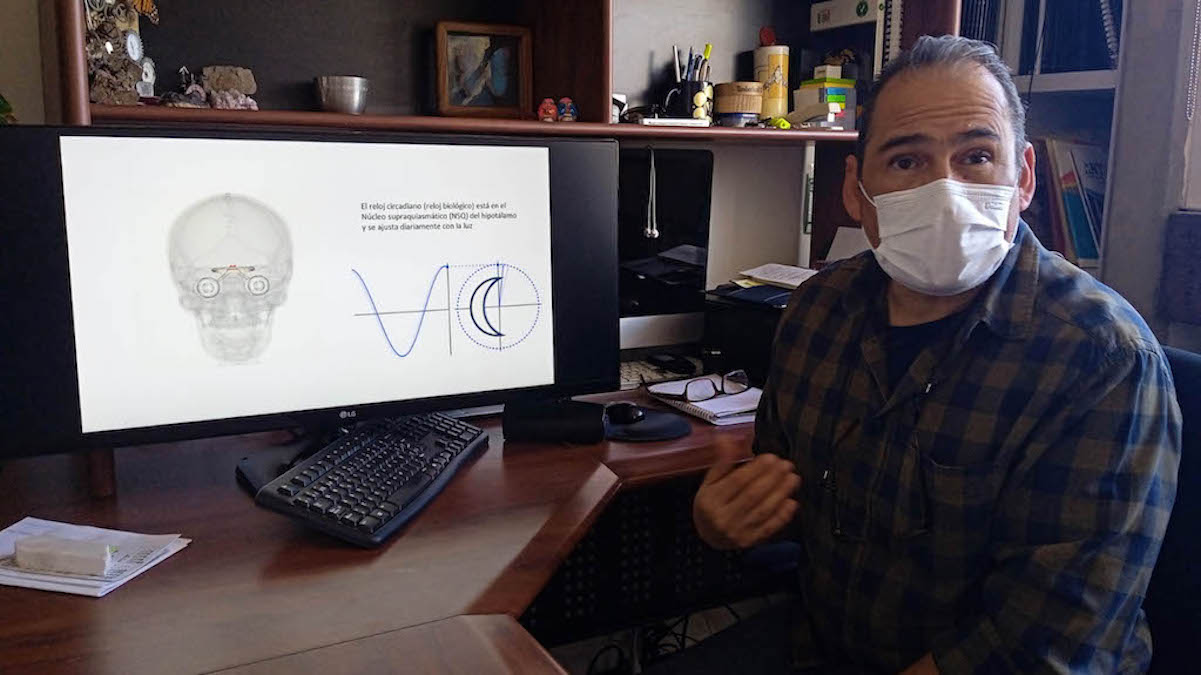 El reloj biológico es importante para la salud, explica investigador de la UNAM Juriquilla