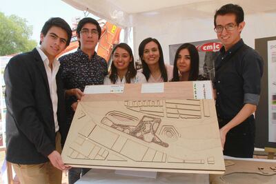 Estudiantes ganan premio con La Bestia