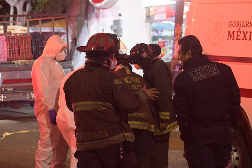 La familia fue trasladada a un hospital para recibir atención médica especializada. Foto: Ángel González