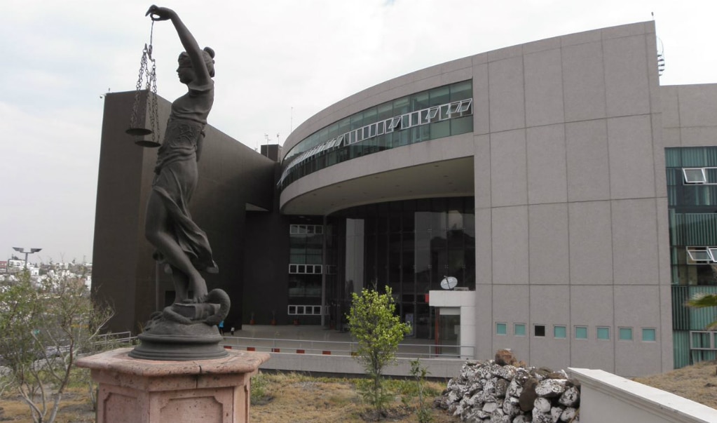 Dan auto de formal prisión a 5 ex servidores