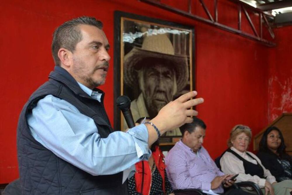 Hugo Cabrera Ruiz estuvo en San Juan del Río, en donde anunció la realización de mil 104 acciones para la rehabilitación de fachadas en cuatro municipios de la entidad. Hugo Cabrera, Diputado federal del PRI (Foto: Archivo)