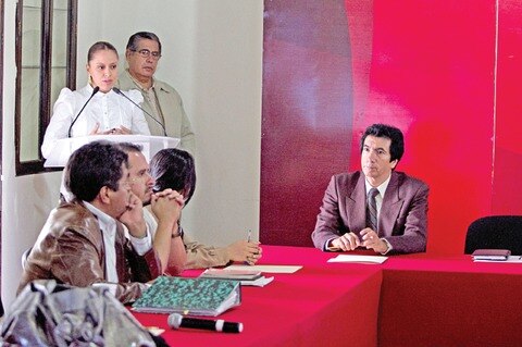 Evalúan servicios administrativos 