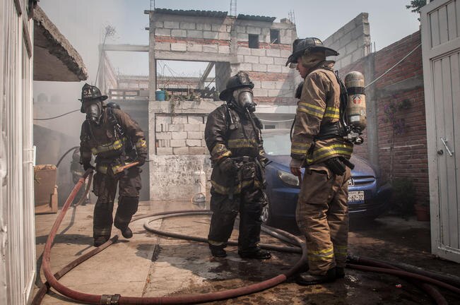 Buscan ampliar apoyos para los bomberos
