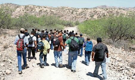 El muro de Trump no nos detendrá, dicen polleros