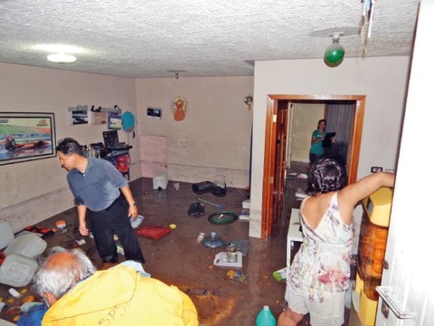 Entregan apoyos en viviendas afectadas