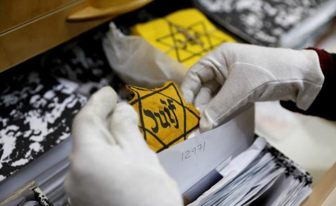 Yad Vashem inauguró recientemente su tercera exhibición digital de cartas obtenidas del Holocausto. / FOTO: REUTERS/Ronen Zvulun