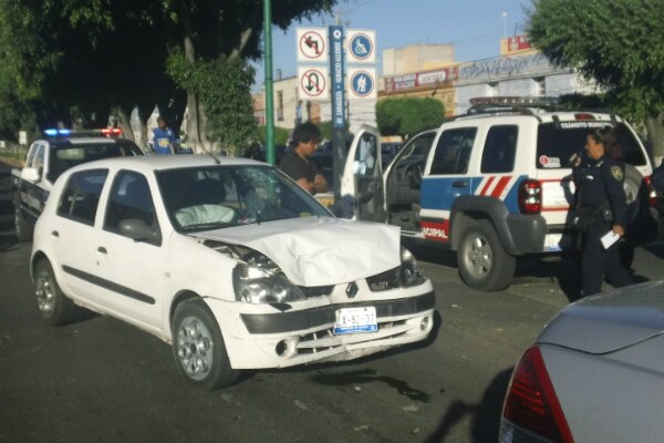 Chocan autos en Zaragoza y Guerrero