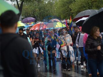 Bajo la lluvia, realizan la novena Marcha del Orgullo LGBT+ en Querétaro