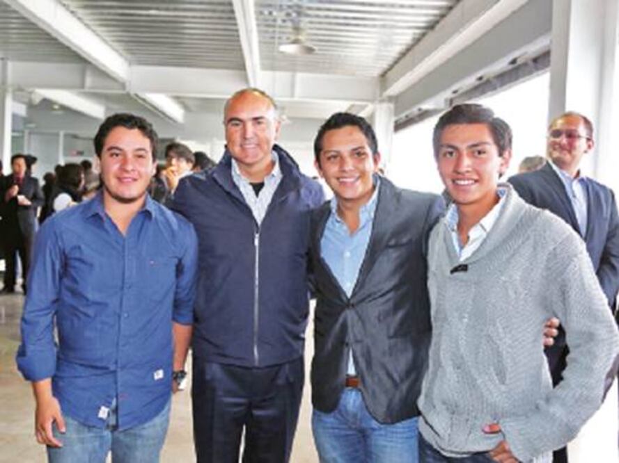 Apuesta JCR por mejorar educación