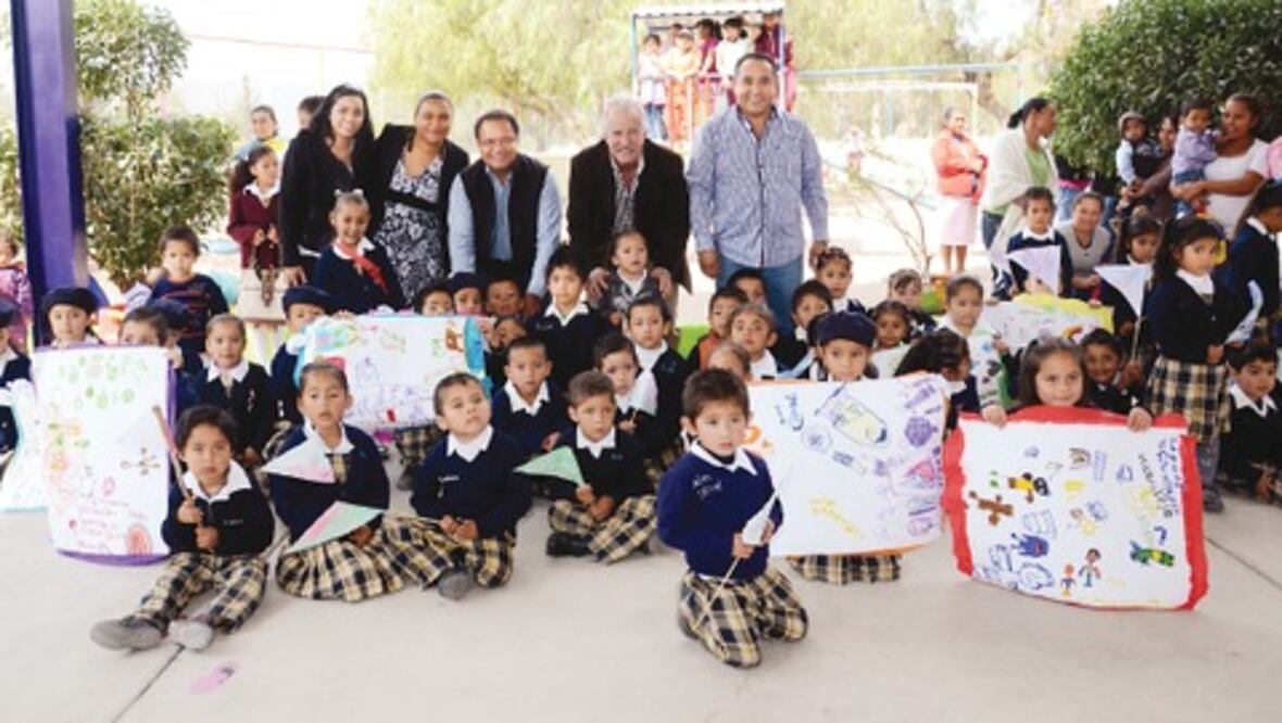 Entregan aula y 2 arcotechos