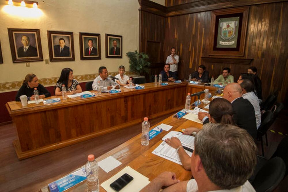 Si bien no se concretaron los cambios sugeridos a la reglamentación, también se otorgaron apoyos de material deportivo en diferentes escuelas. FOTO: ARCHIVO