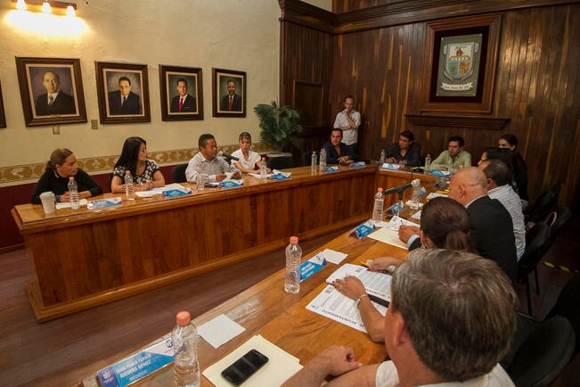 Si bien no se concretaron los cambios sugeridos a la reglamentación, también se otorgaron apoyos de material deportivo en diferentes escuelas. FOTO: ARCHIVO