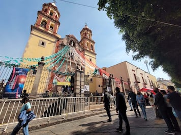 Queretanos acuden al festejo de La Guadalupana