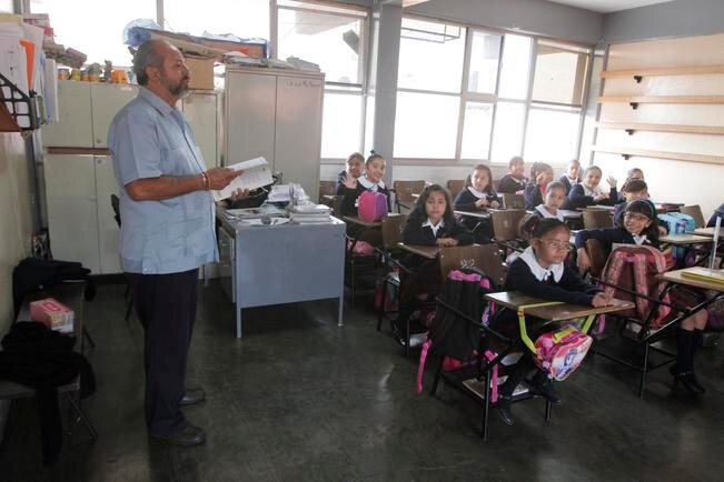 Maestros del municipio de Querétaro fueron destituidos de sus planteles laborales por no asistir a la evaluación que exige la reforma educativa. (ALMA CORDOVA. EL UNIVERSAL)