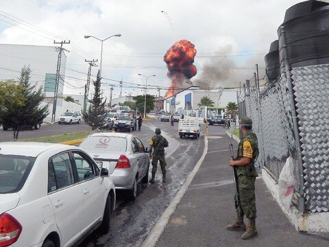 Incendio deja cinco lesionados