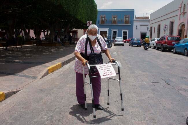 “Pido ayuda para costear una silla de ruedas”