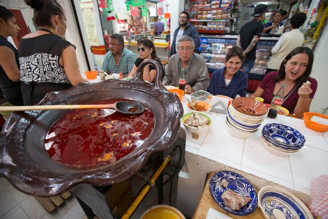 Mercado La Cruz: santuario que alivia excesos patrios