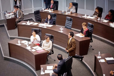 Plantean analizar cuentas de universidad