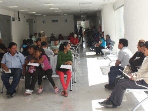Exhorta IMSS a programar citas por teléfono