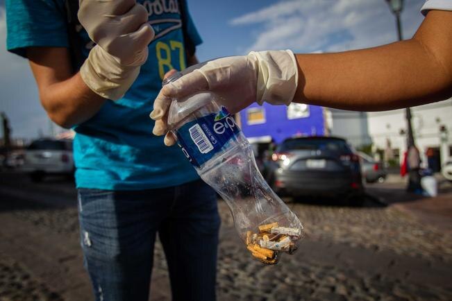 Municipios fijan reglas contra quien tire colillas