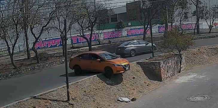 Instalan vallas de seguridad en zanja de la colonia Sauces