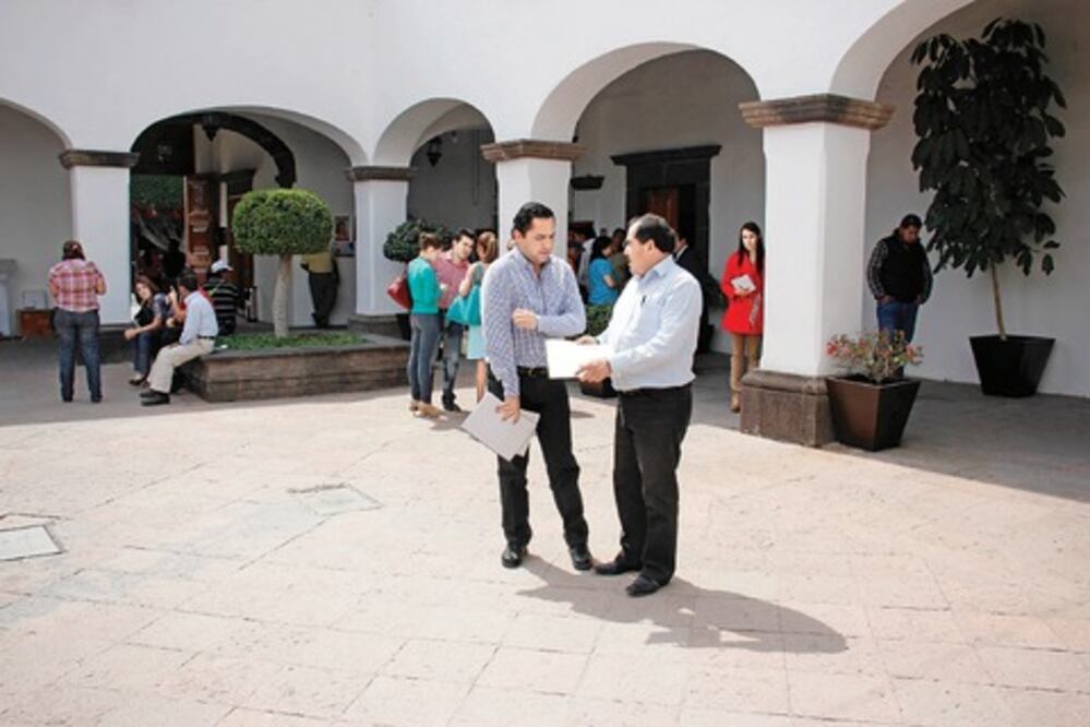 Investigan a inspector de Alcoholes en SJR