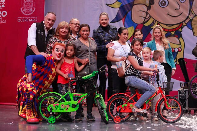 Reyes Magos concluyen su labor en la fiesta del DIF 