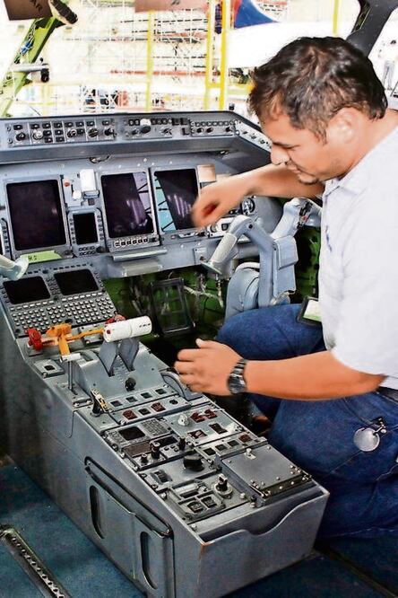 Donará la Sedena aeronave a Conalep