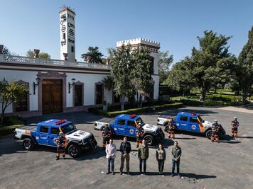 Entrega El Marqués tres vehículos a Protección Civil