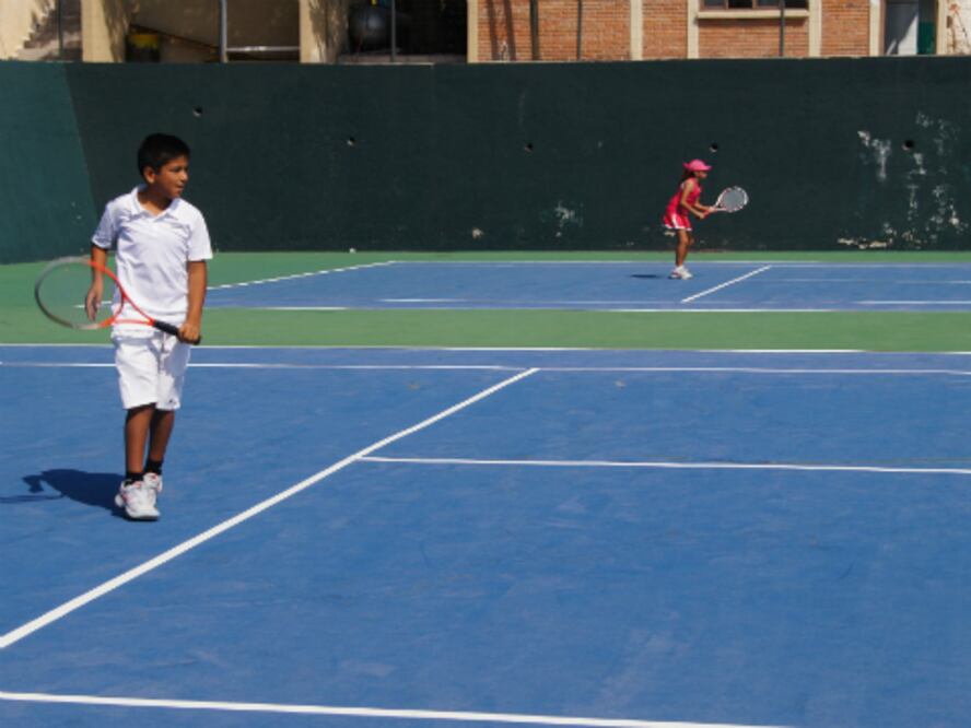 Buen inicio de tenistas queretanos