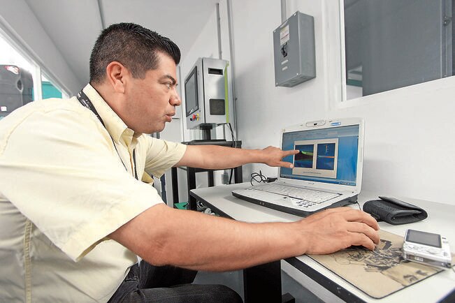 Recorta gobierno compras al clúster de tecnología