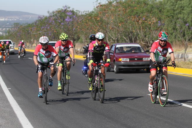Participan diputados en la rodada Ruta del Centenario
