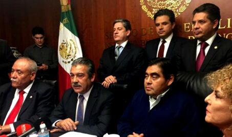 Barbosa y otros 10 anuncian separación de grupo parlamentario del PRD