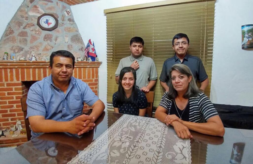 La familia Cano Lefort considera que es un privilegio que Mark, uno de sus integrantes, tenga un trastorno porque les ha permitido descubrir que no hay lím ites para amar y bendiciones que no son para todos, puesto que es un gran reto, dicen. (ALMA CORDO)