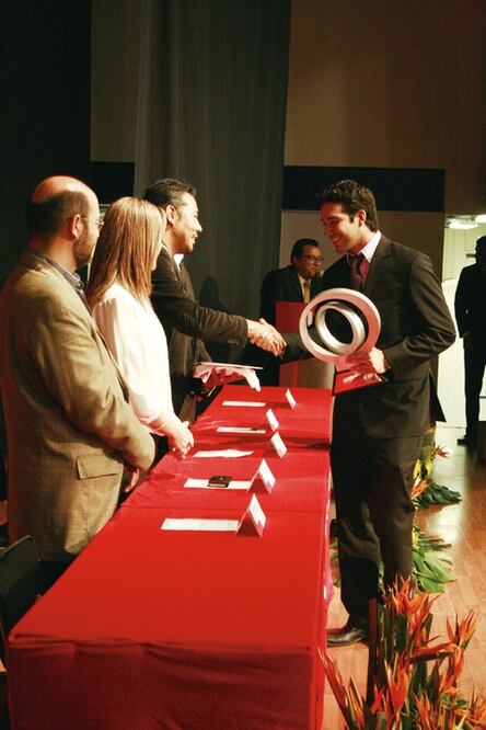 Premia la UVM a sus exponentes destacados