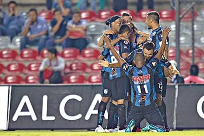 Gallos mantiene la vela encendida