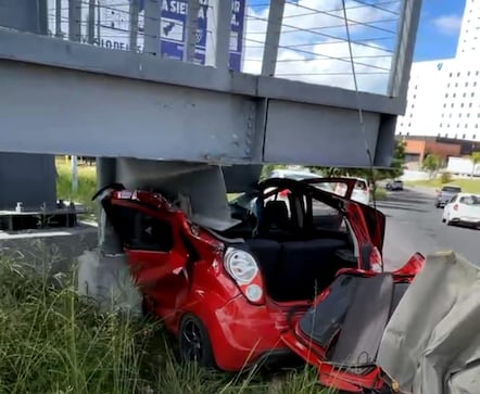 Dos lesionados en choque contra Puente en Paseo de la República
