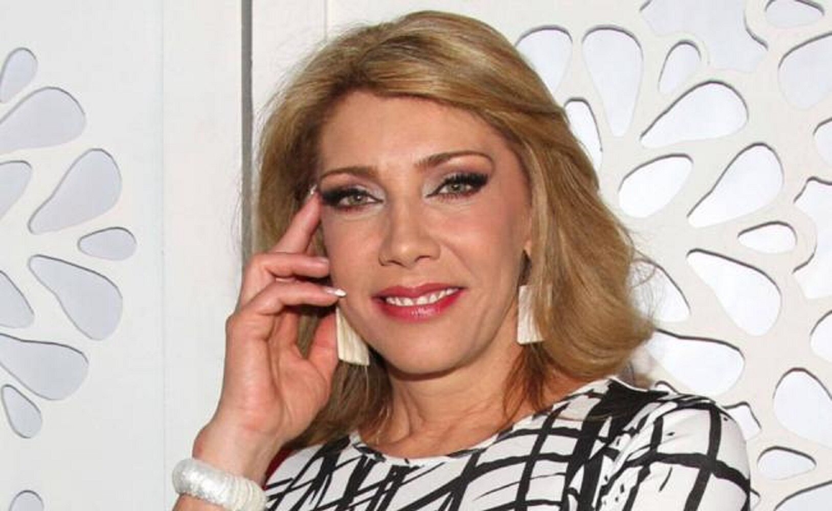 Cynthia Klitbo demanda por fotos íntimas