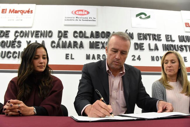 El Marqués firma convenio con CMIC en apoyo a jóvenes
