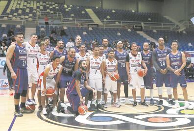 Cambian césped por duela